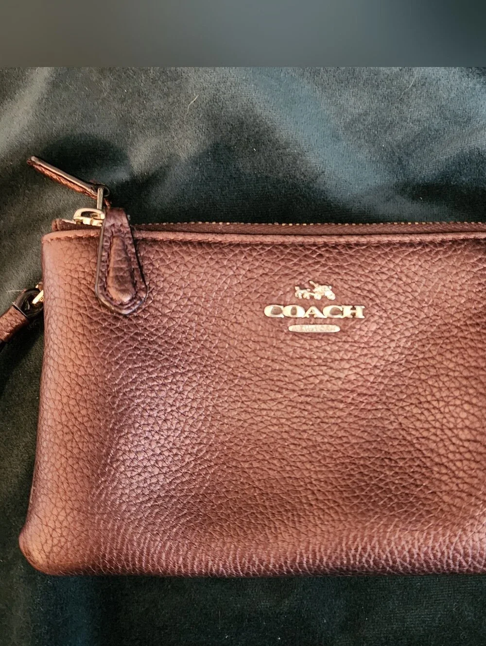 COACH Pebbled Leather Double Corner Zip Bag Bronze/Brown WristletThis is a lit